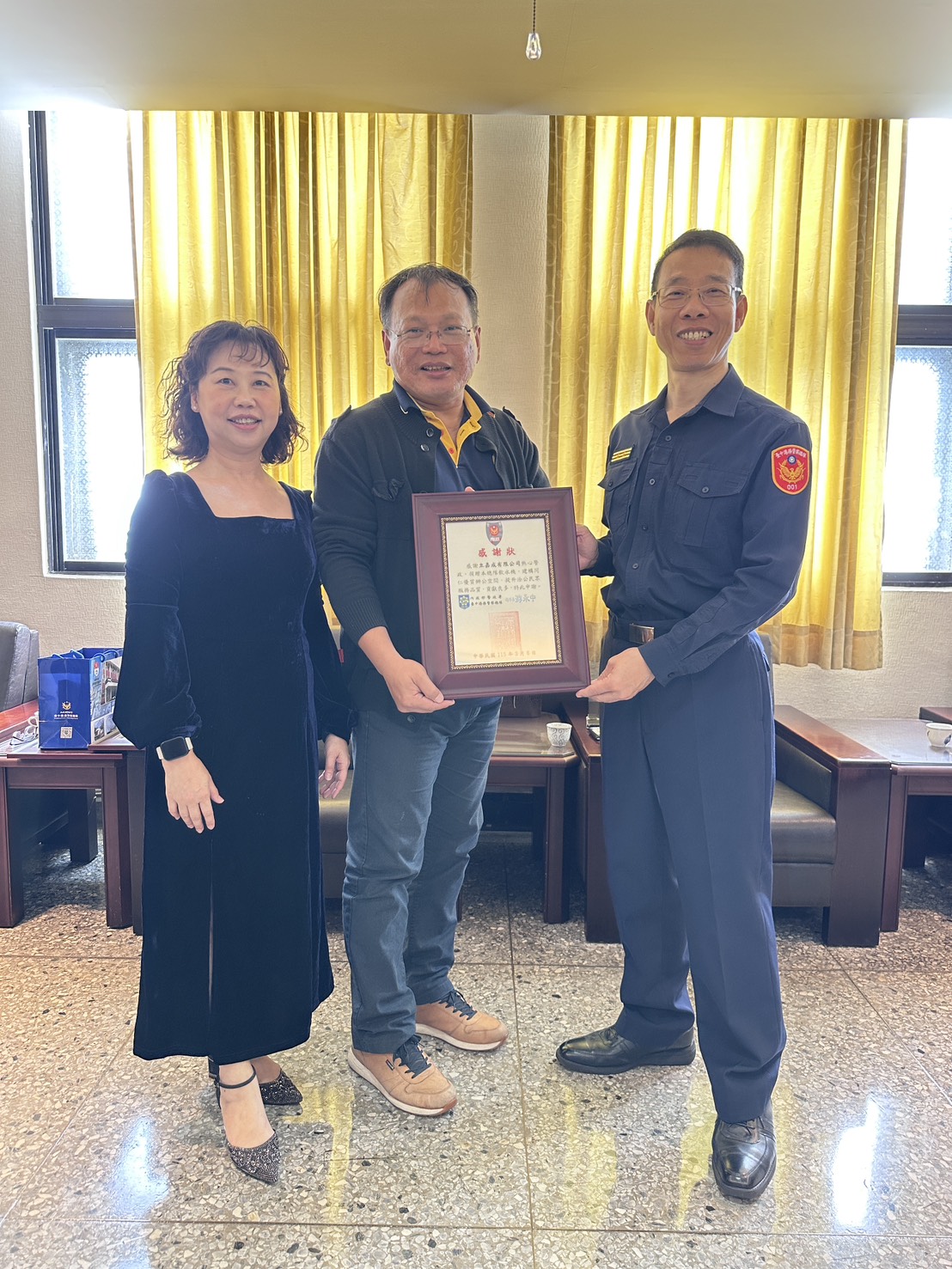 國耀船務代理股份有限公司號召4家航商至本總隊捐贈12臺飲水機