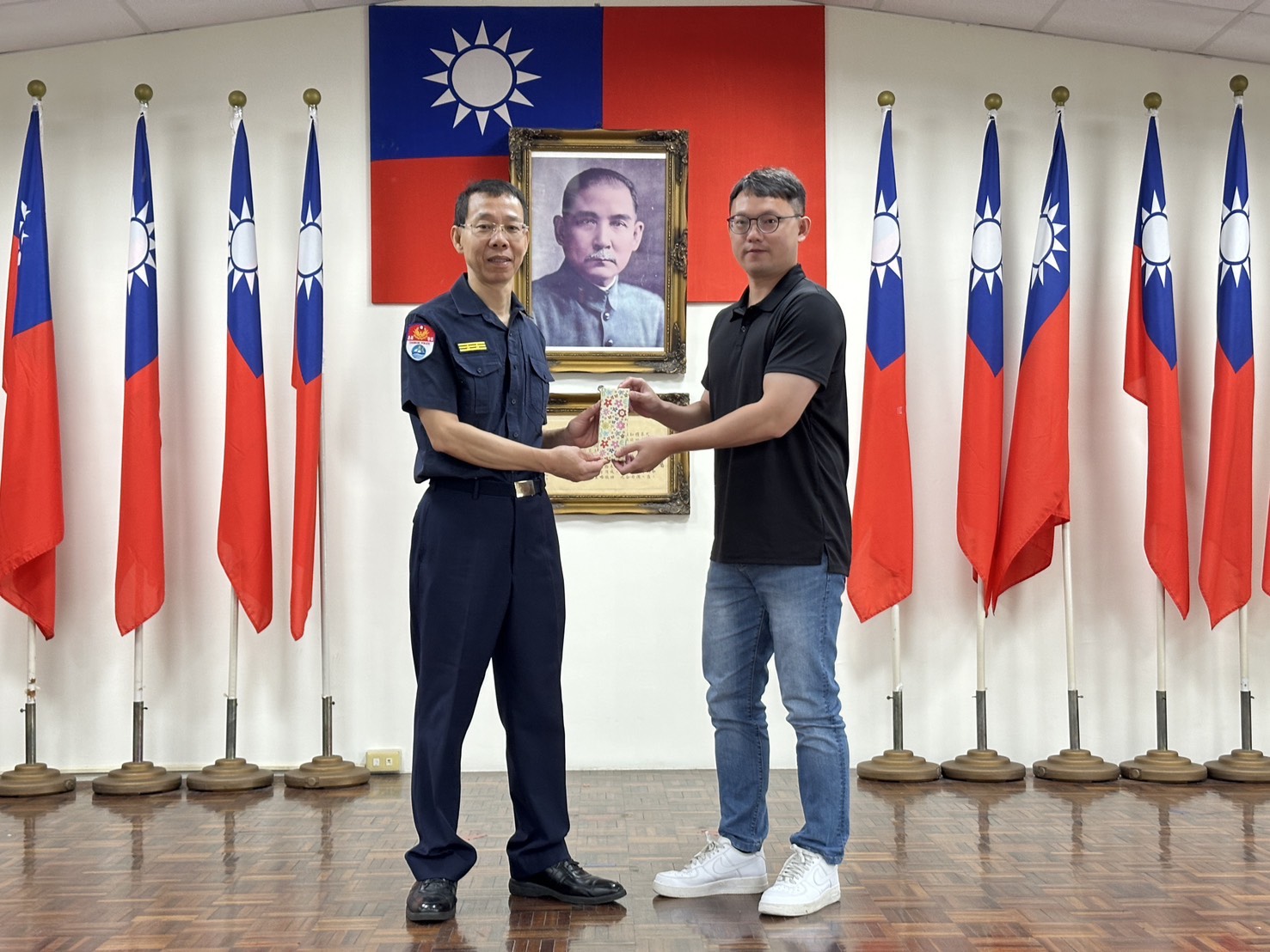 總隊會報績優人員頒獎