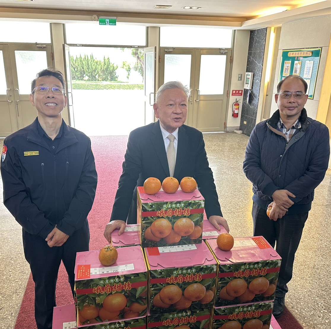 本總隊偕同警友會年節慰問