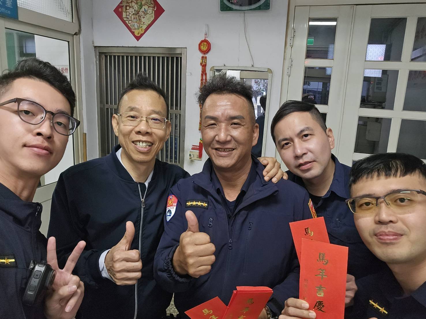 本總隊游總隊長慰問同仁過年期間執勤辛勞並發放紅包