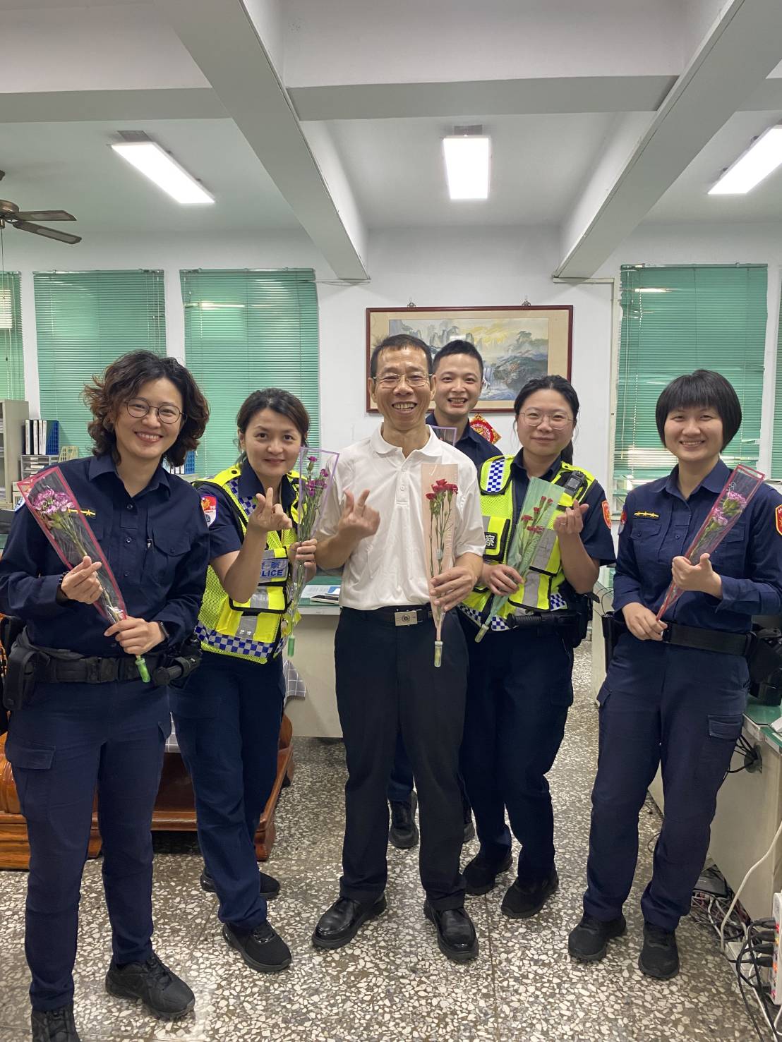 母親節前夕 臺中港警總隊贈禮品慰勞慈母心