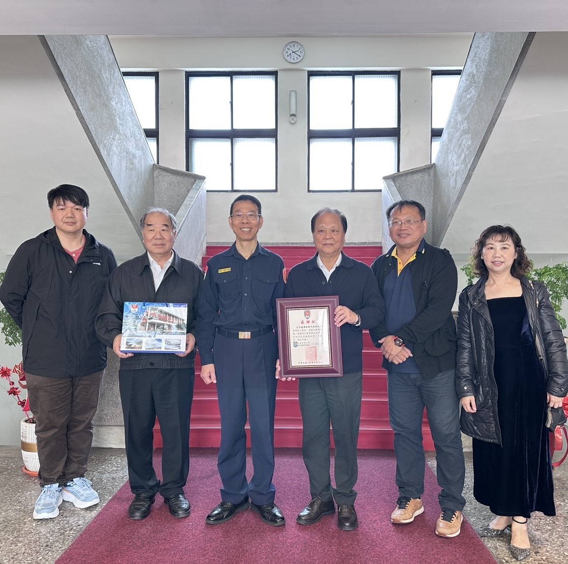 國耀船務代理股份有限公司號召4家航商至本總隊捐贈12臺飲水機